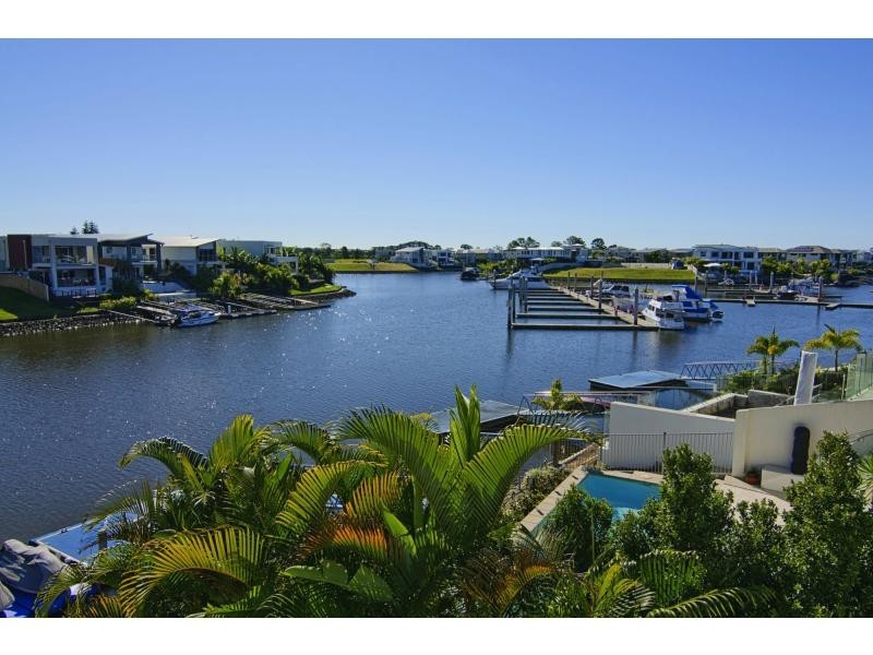 8 Onshore Place, Riverlinks, Helensvale QLD 4212
