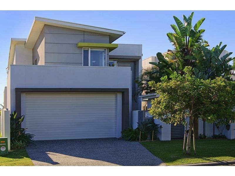 8 Onshore Place, Riverlinks, Helensvale QLD 4212