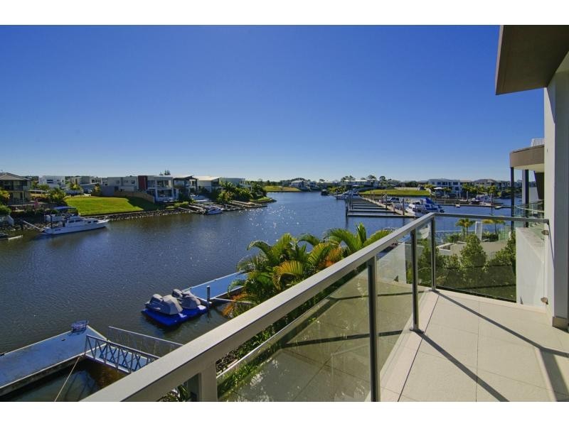 8 Onshore Place, Riverlinks, Helensvale QLD 4212
