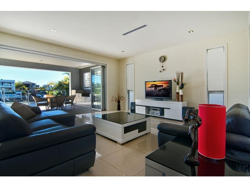 8 Onshore Place, Riverlinks, Helensvale QLD 4212