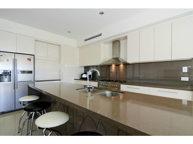 8 Onshore Place, Riverlinks, Helensvale QLD 4212