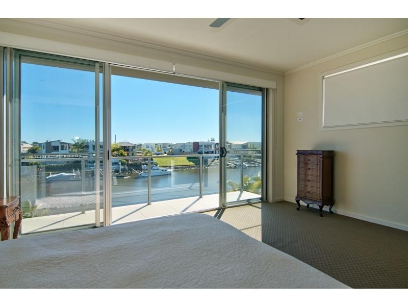 8 Onshore Place, Riverlinks, Helensvale QLD 4212