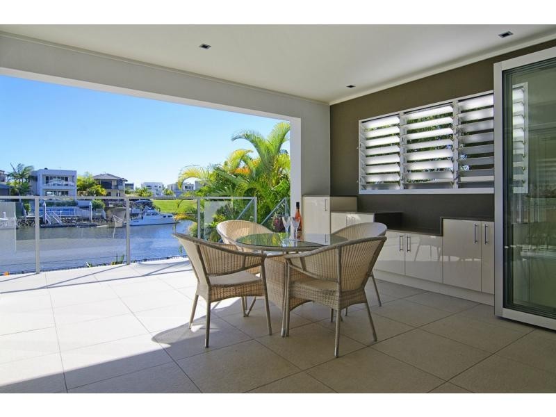8 Onshore Place, Riverlinks, Helensvale QLD 4212