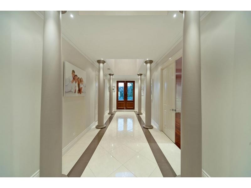 2506 Cressbrook Drive, Hope Island QLD 4212