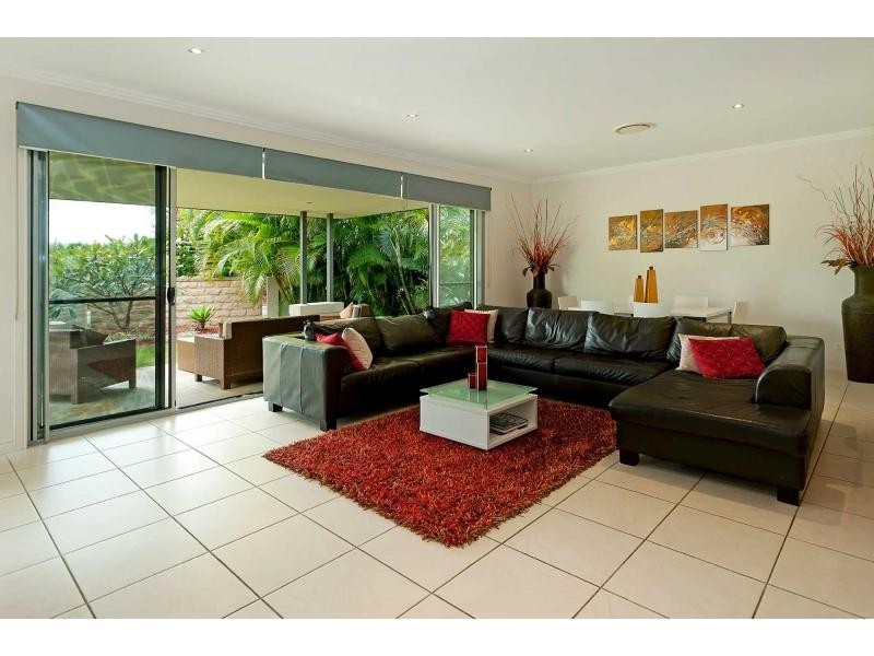 2357 Belmont Court East, Hope Island QLD 4212