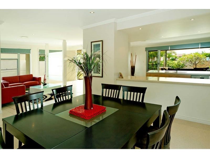 2357 Belmont Court East, Hope Island QLD 4212