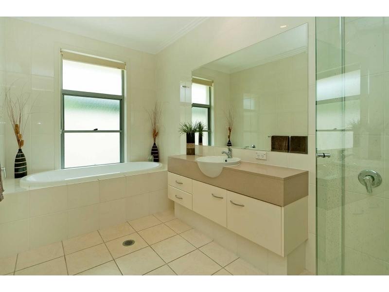 2357 Belmont Court East, Hope Island QLD 4212