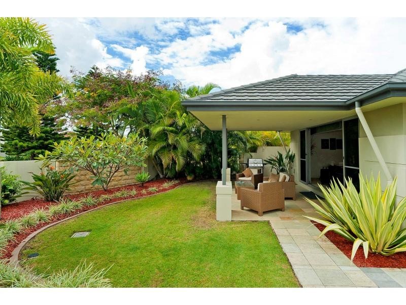 2357 Belmont Court East, Hope Island QLD 4212