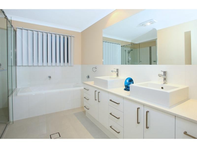 32A Harbourvue Court, Riverlinks, Helensvale QLD 4212