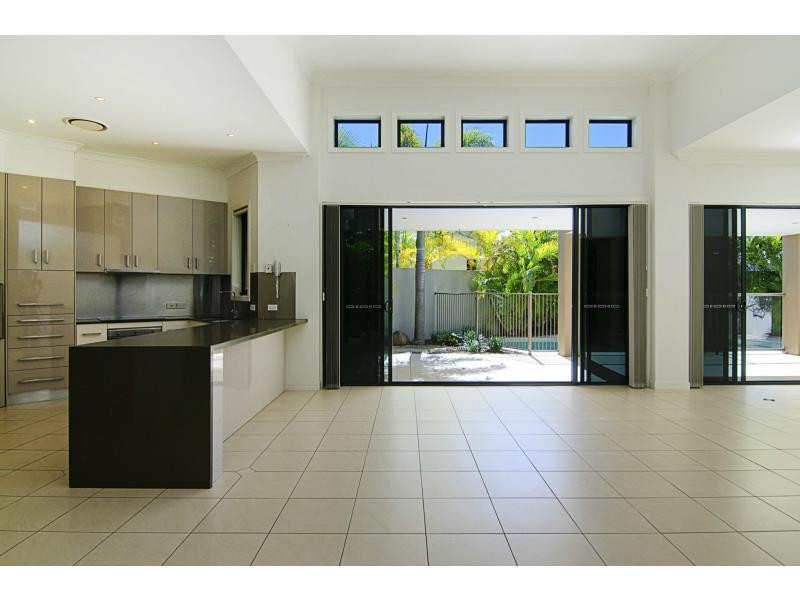 2556 Cressbrook Drive, Hope Island QLD 4212