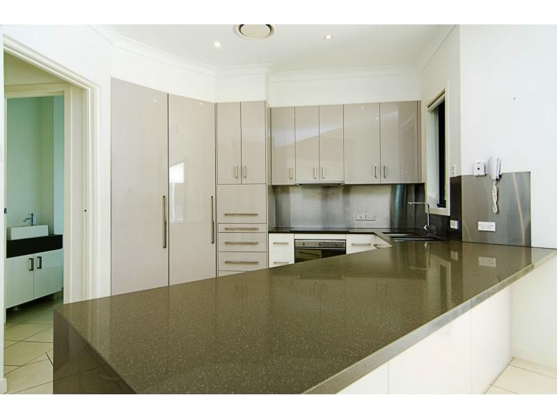 2556 Cressbrook Drive, Hope Island QLD 4212