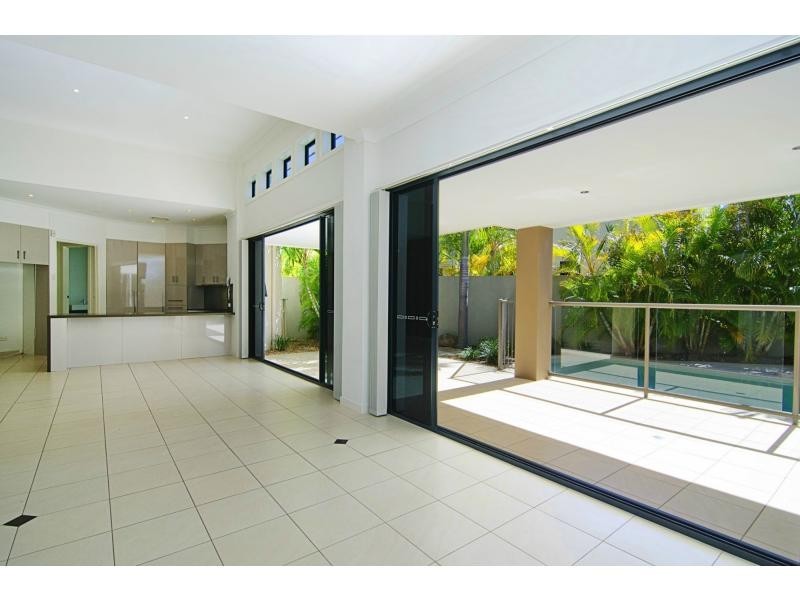 2556 Cressbrook Drive, Hope Island QLD 4212