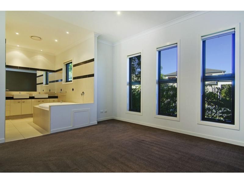 2556 Cressbrook Drive, Hope Island QLD 4212