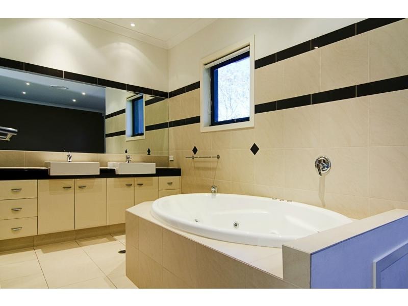 2556 Cressbrook Drive, Hope Island QLD 4212