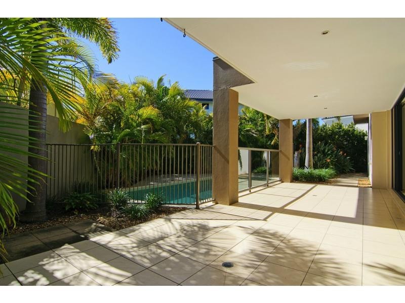 2556 Cressbrook Drive, Hope Island QLD 4212