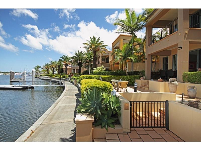 1522 Riverdale Drive, Hope Island QLD 4212