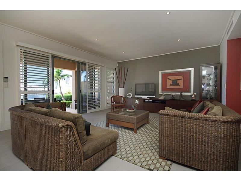 1522 Riverdale Drive, Hope Island QLD 4212