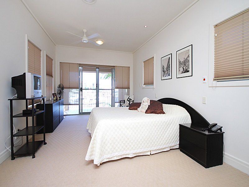 1522 Riverdale Drive, Hope Island QLD 4212