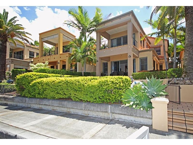 1522 Riverdale Drive, Hope Island QLD 4212