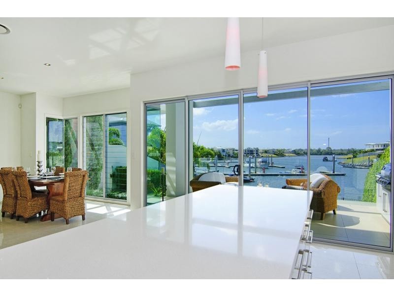 6 Riverlinks Boulevard, Helensvale QLD 4212