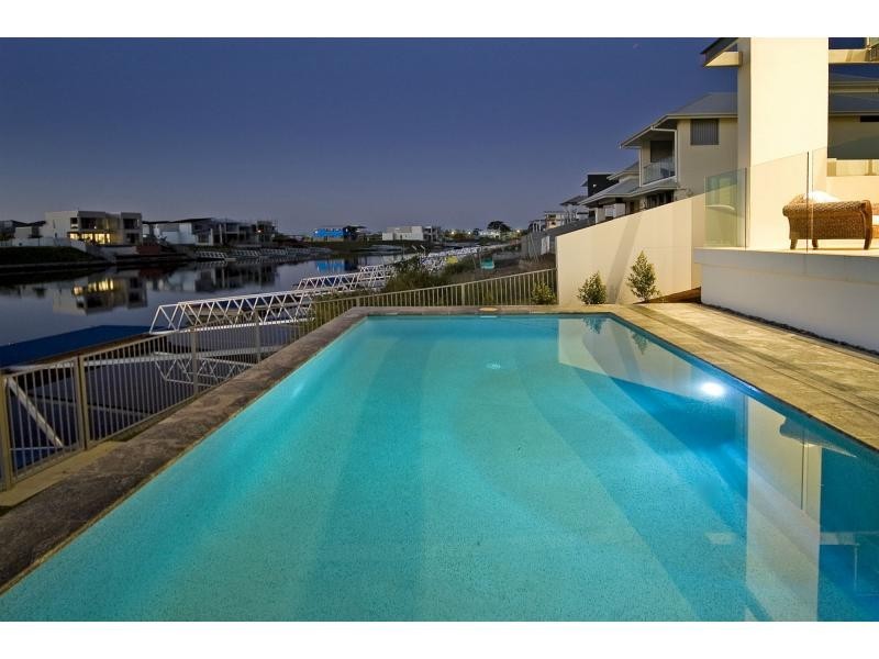 6 Riverlinks Boulevard, Helensvale QLD 4212