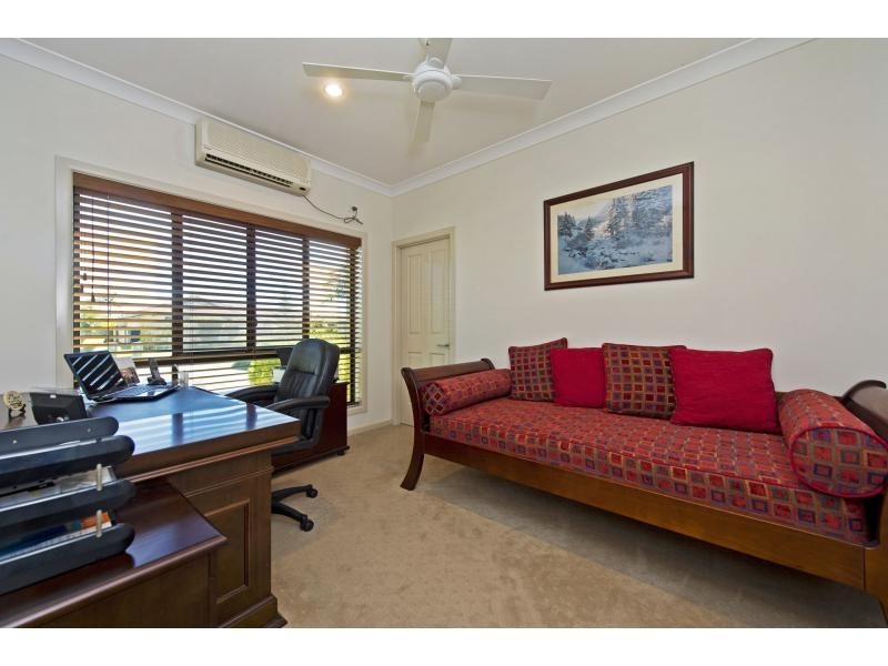 17 Eastpark Waters, Helensvale QLD 4212