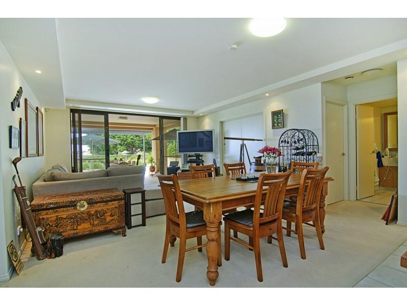 8404 Magnolia Drive, Hope Island QLD 4212