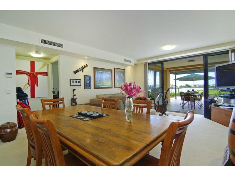 8404 Magnolia Drive, Hope Island QLD 4212