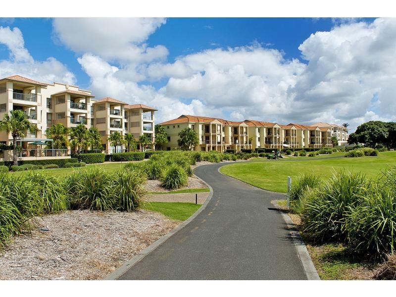 8404 Magnolia Drive, Hope Island QLD 4212