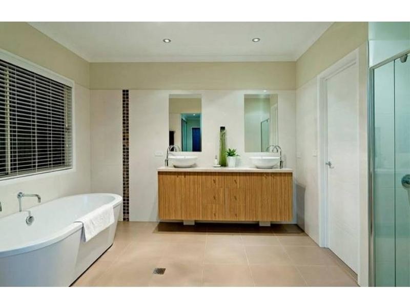 9126 Peter Senior Drive, Hope Island QLD 4212