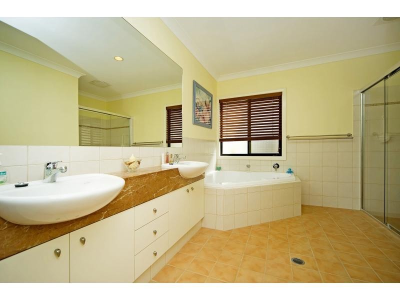 555 Oyster Cove Promenade, Oyster Cove QLD 4212
