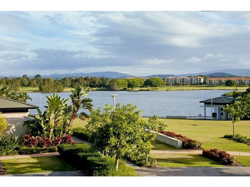 6137 Bolsena Circuit, Hope Island QLD 4212