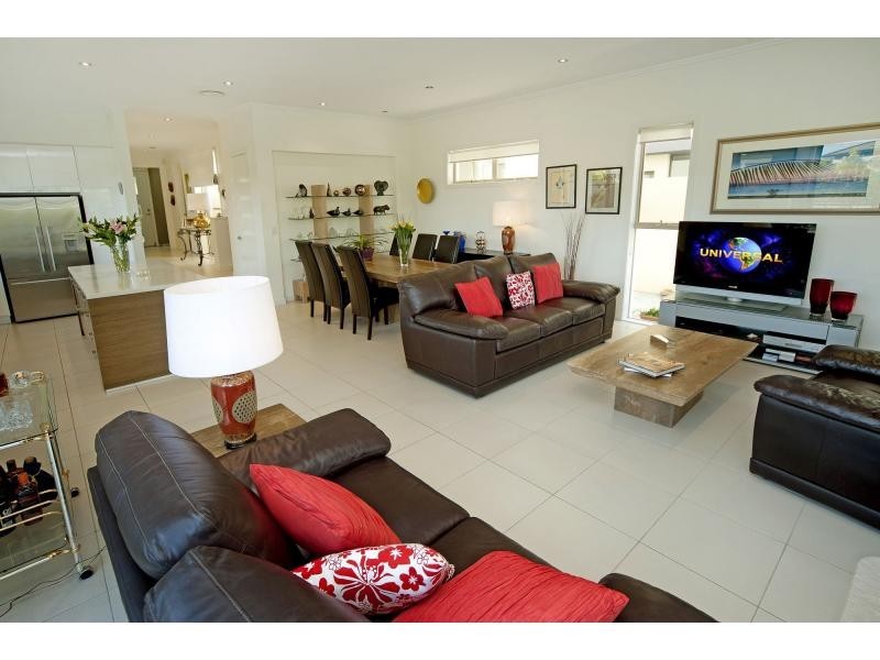 6137 Bolsena Circuit, Hope Island QLD 4212