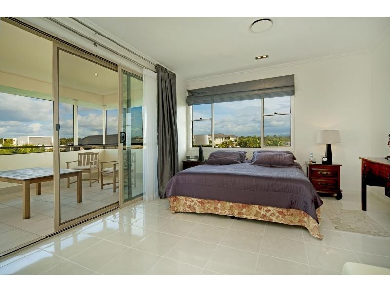 6137 Bolsena Circuit, Hope Island QLD 4212