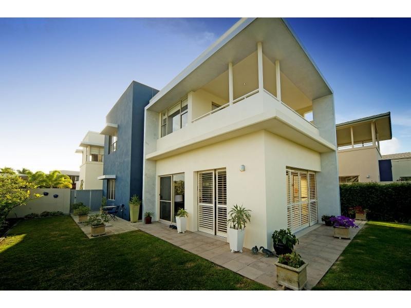 6137 Bolsena Circuit, Hope Island QLD 4212