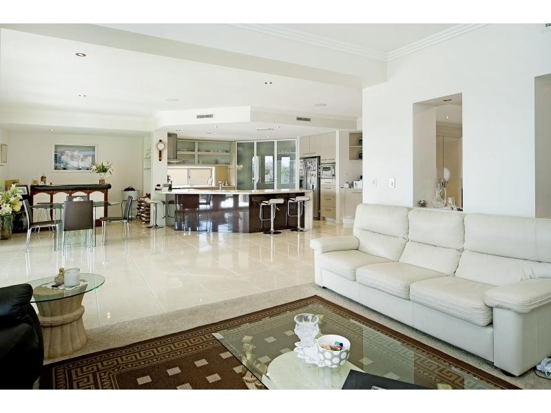 2165 Beaufort Way, Hope Island QLD 4212