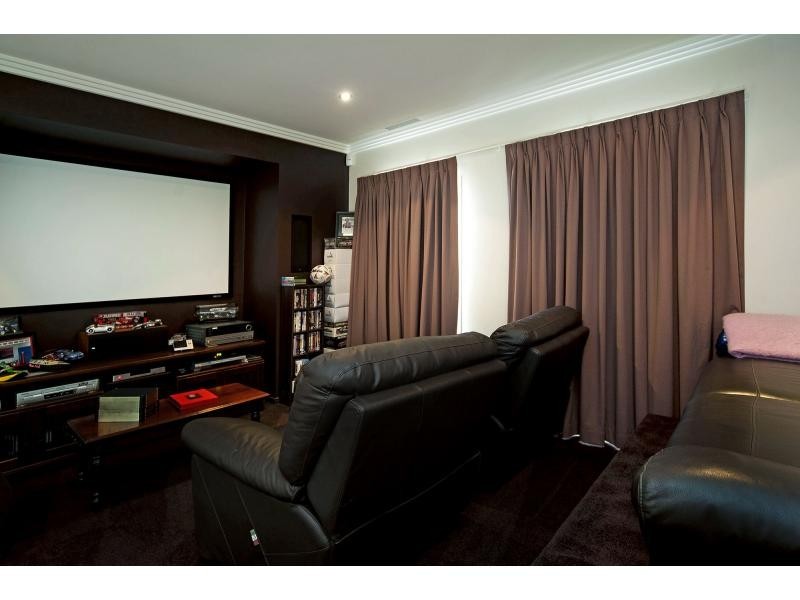 2165 Beaufort Way, Hope Island QLD 4212