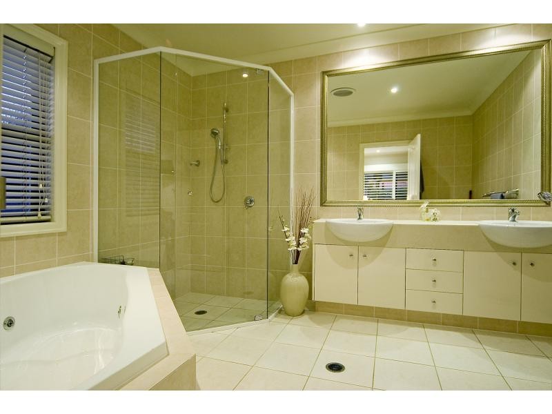 Hope Island QLD 4212