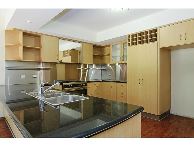 8215 Magnolia Drive West, Hope Island QLD 4212