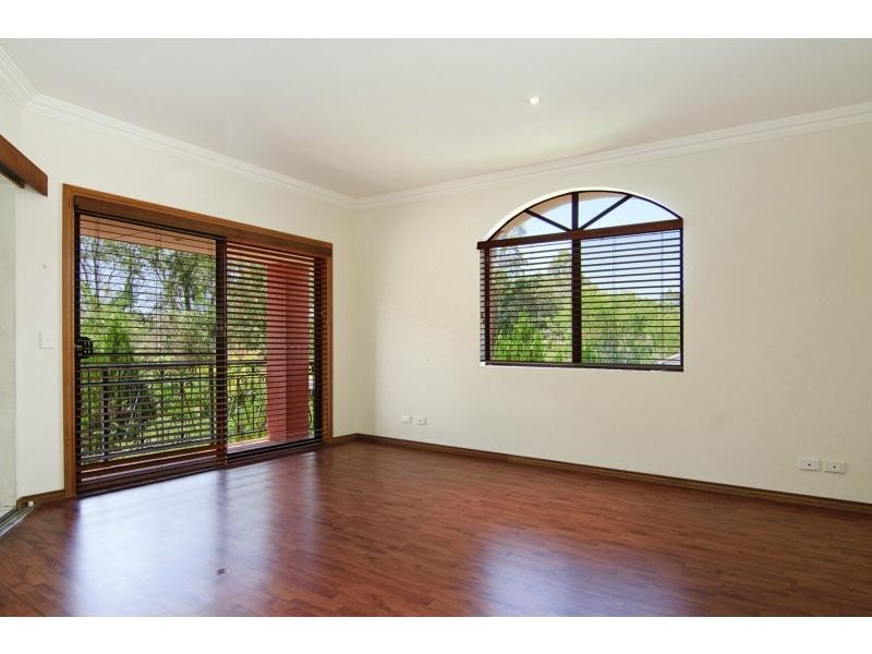 8215 Magnolia Drive West, Hope Island QLD 4212