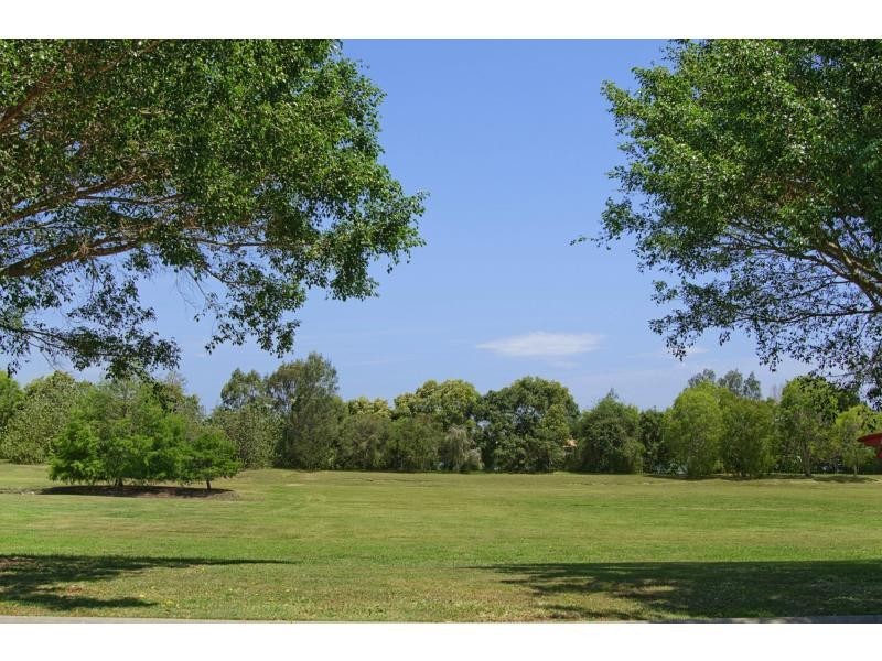 8215 Magnolia Drive West, Hope Island QLD 4212