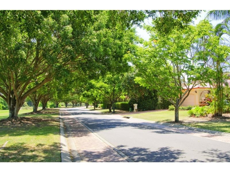 8215 Magnolia Drive West, Hope Island QLD 4212