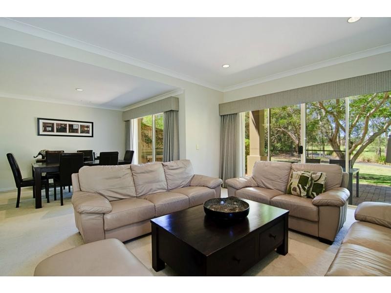 8106 Magnolia Drive West, Hope Island QLD 4212