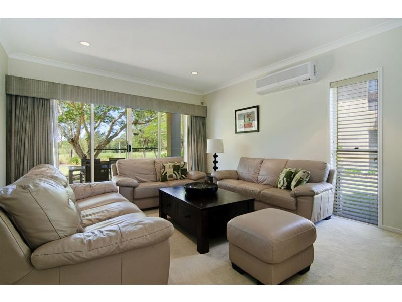 8106 Magnolia Drive West, Hope Island QLD 4212