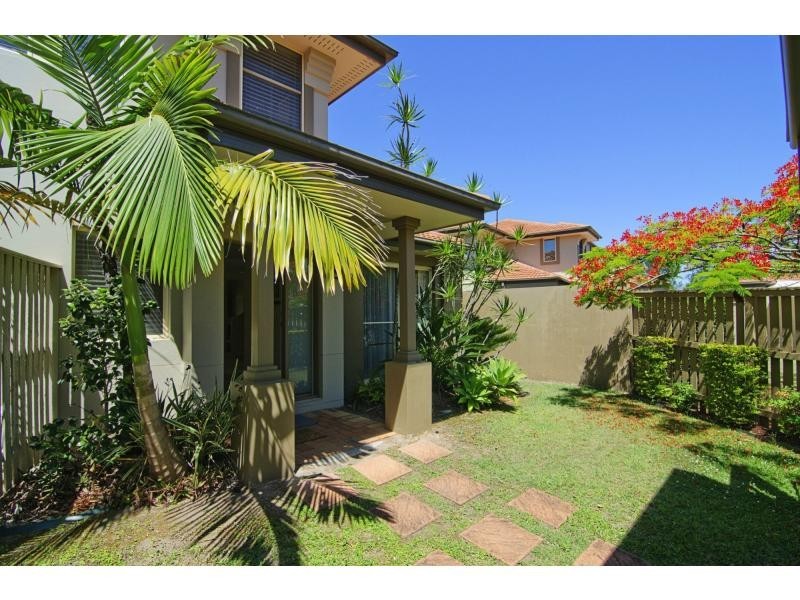 8106 Magnolia Drive West, Hope Island QLD 4212