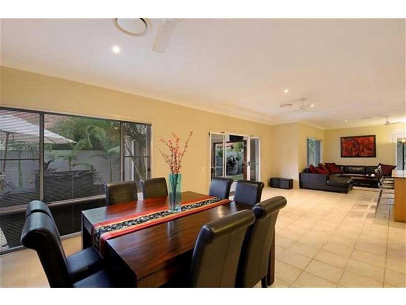 2044 Carlton Drive, Hope Island QLD 4212