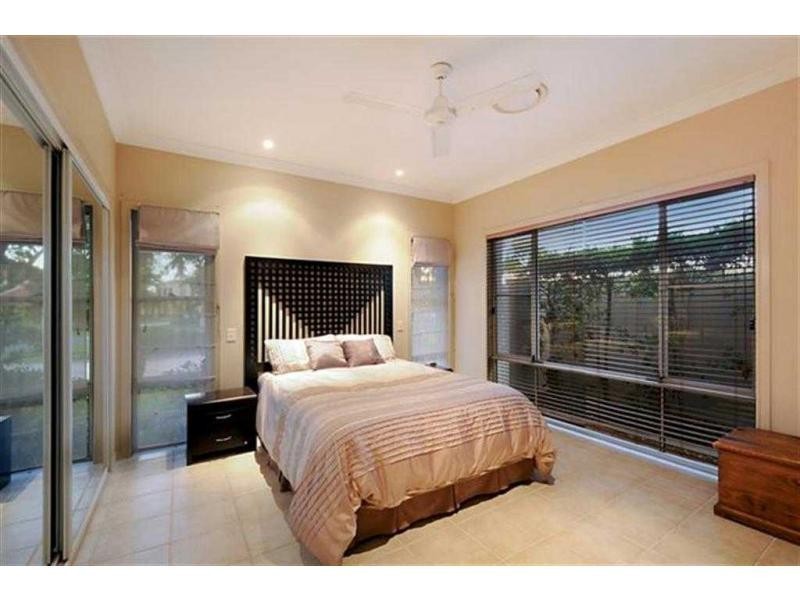 2044 Carlton Drive, Hope Island QLD 4212