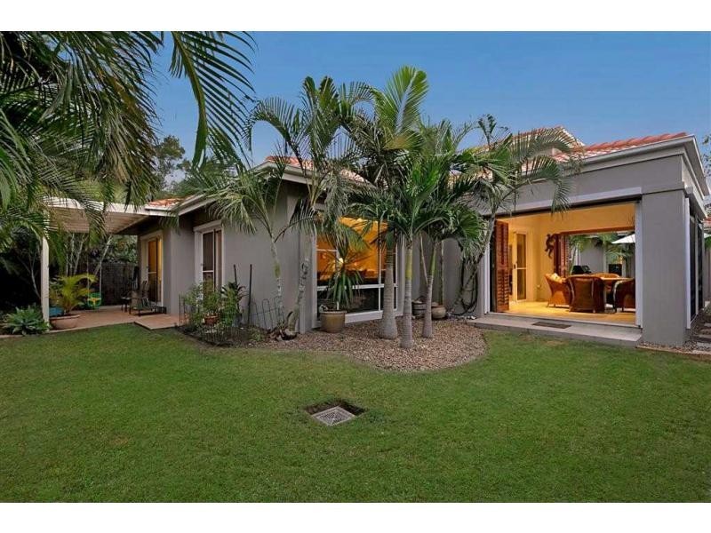 2044 Carlton Drive, Hope Island QLD 4212