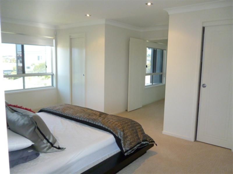 Hope Island QLD 4212