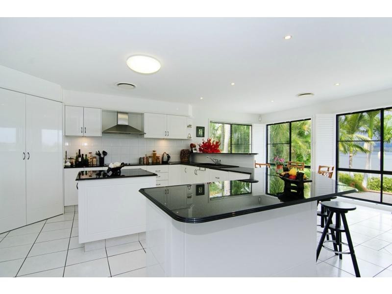 3134 Riverleigh Drive, Hope Island QLD 4212